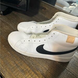 Nike ankle sneakers hardly worn! No shoelaces OBO